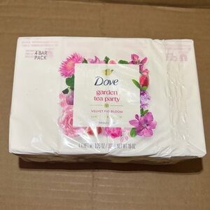 Dove Limited Edition Garden Tea Party Velvet Fig Bloom 4 Pack Beauty Bars